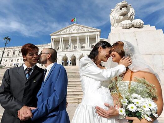 Пресвртна 2013 година: 10% од светското население живее на места каде постои брачна еднаквост